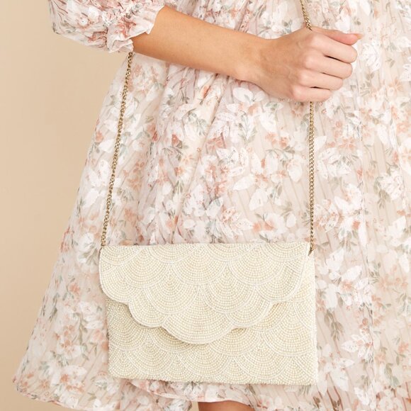 Scallop Cut Beaded Clutch / Crossbody Bag in Ivory with Gold Chain NEW NWT - Picture 2 of 14